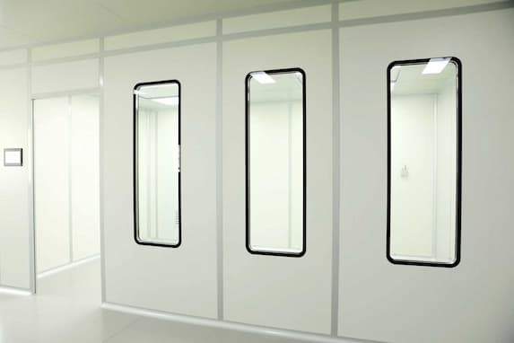 Guía completa sobre estándares para salas blancas: Explicación de las normas ISO 14644-1, FED-STD-209E y GMP.